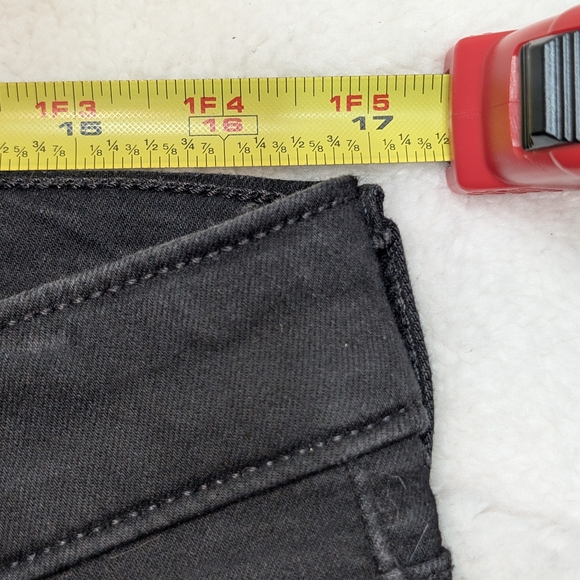 Levi's 315 Shaping Bootcut Women's 33 Jeans Black Stretch Slim Through Thigh - Picture 6 of 6